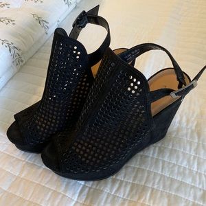 Chinese Laundry | Black Wedges
